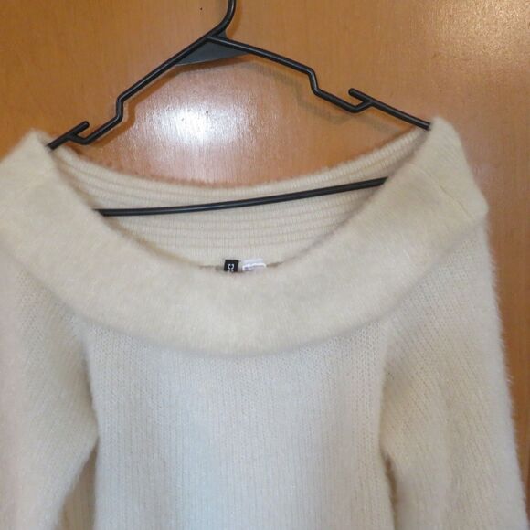 H & M Divided Cream Crop Sweater Top - Picture 2 of 6